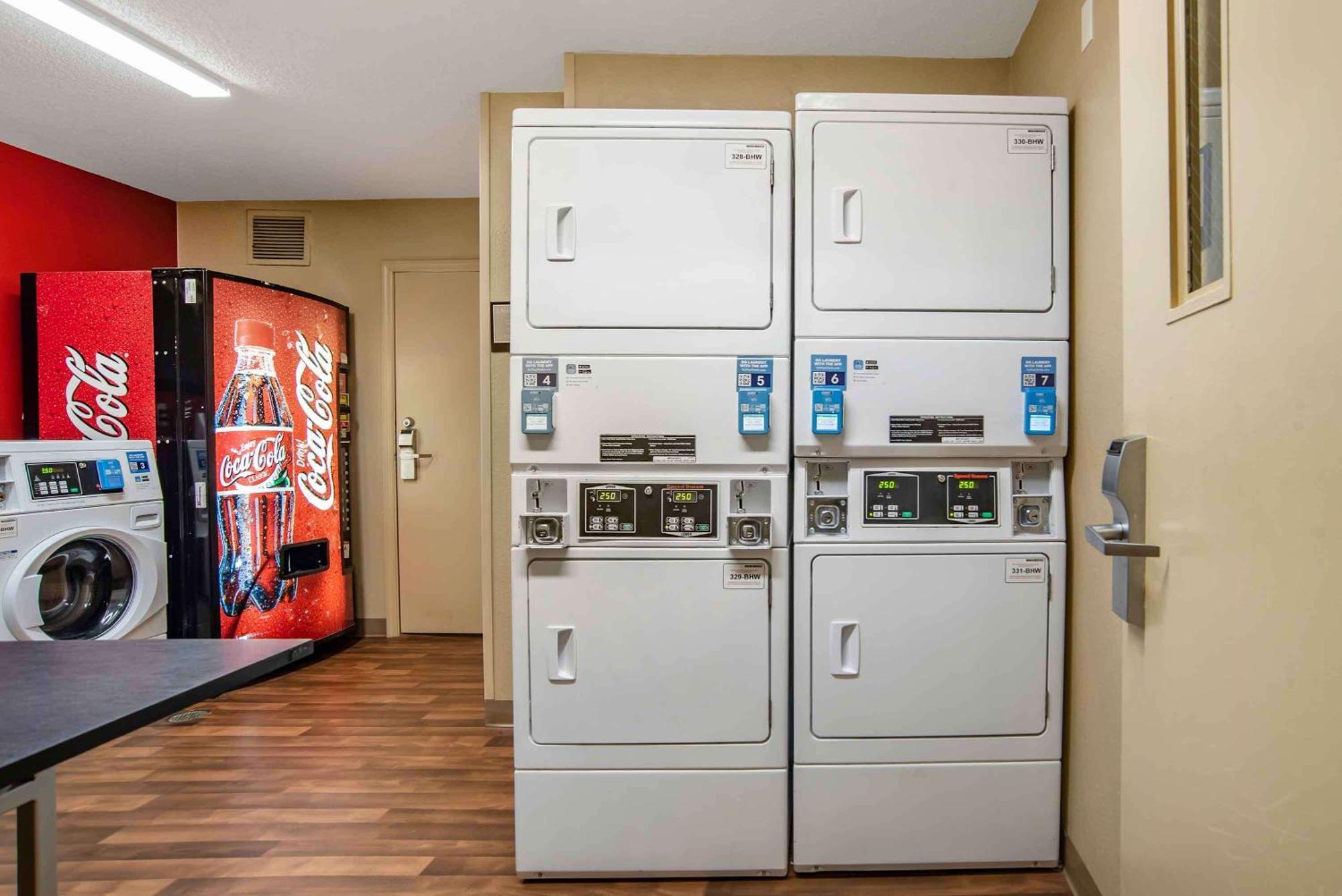 Suburban Studios Montgomery East I-85 Экстерьер фото