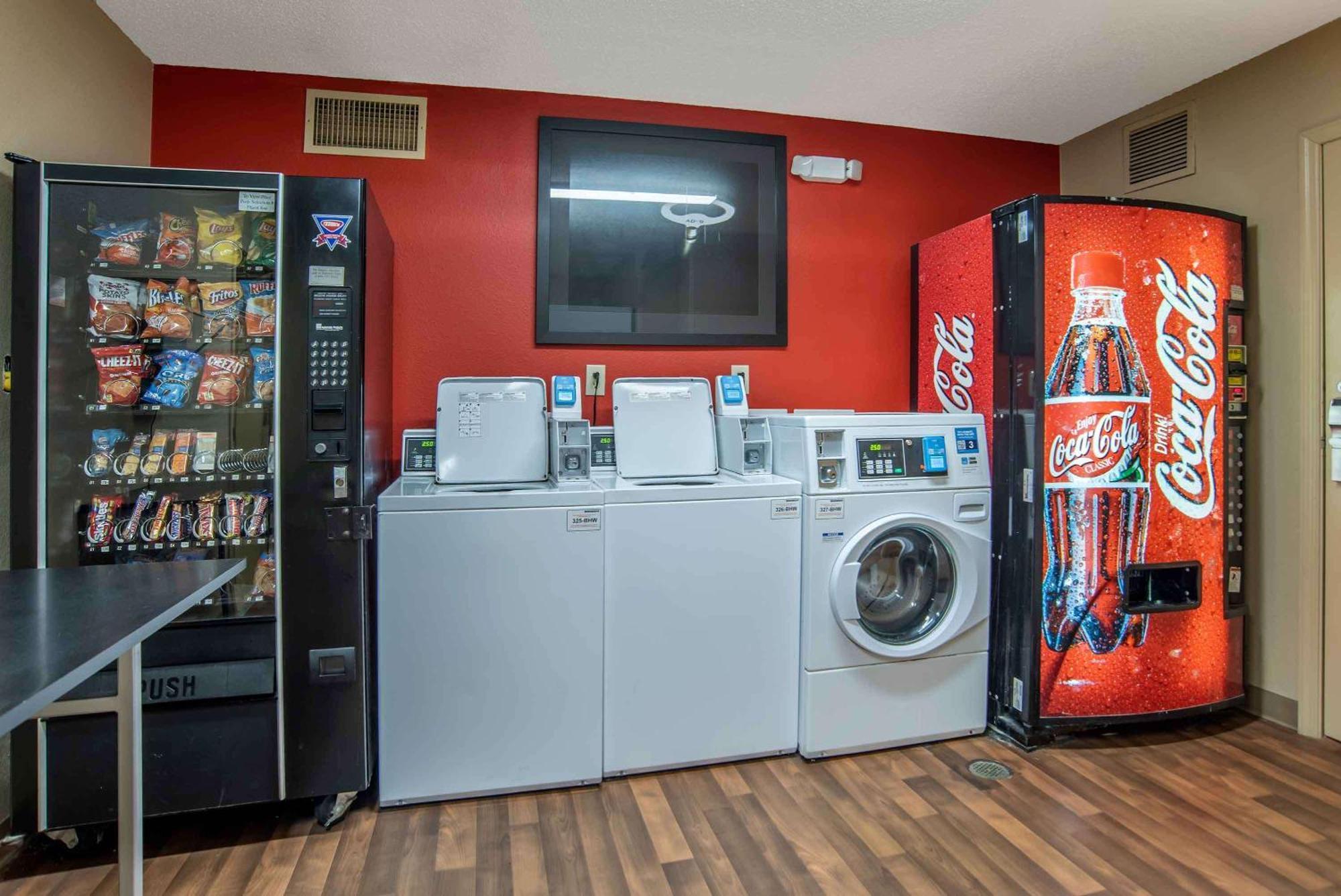 Suburban Studios Montgomery East I-85 Экстерьер фото