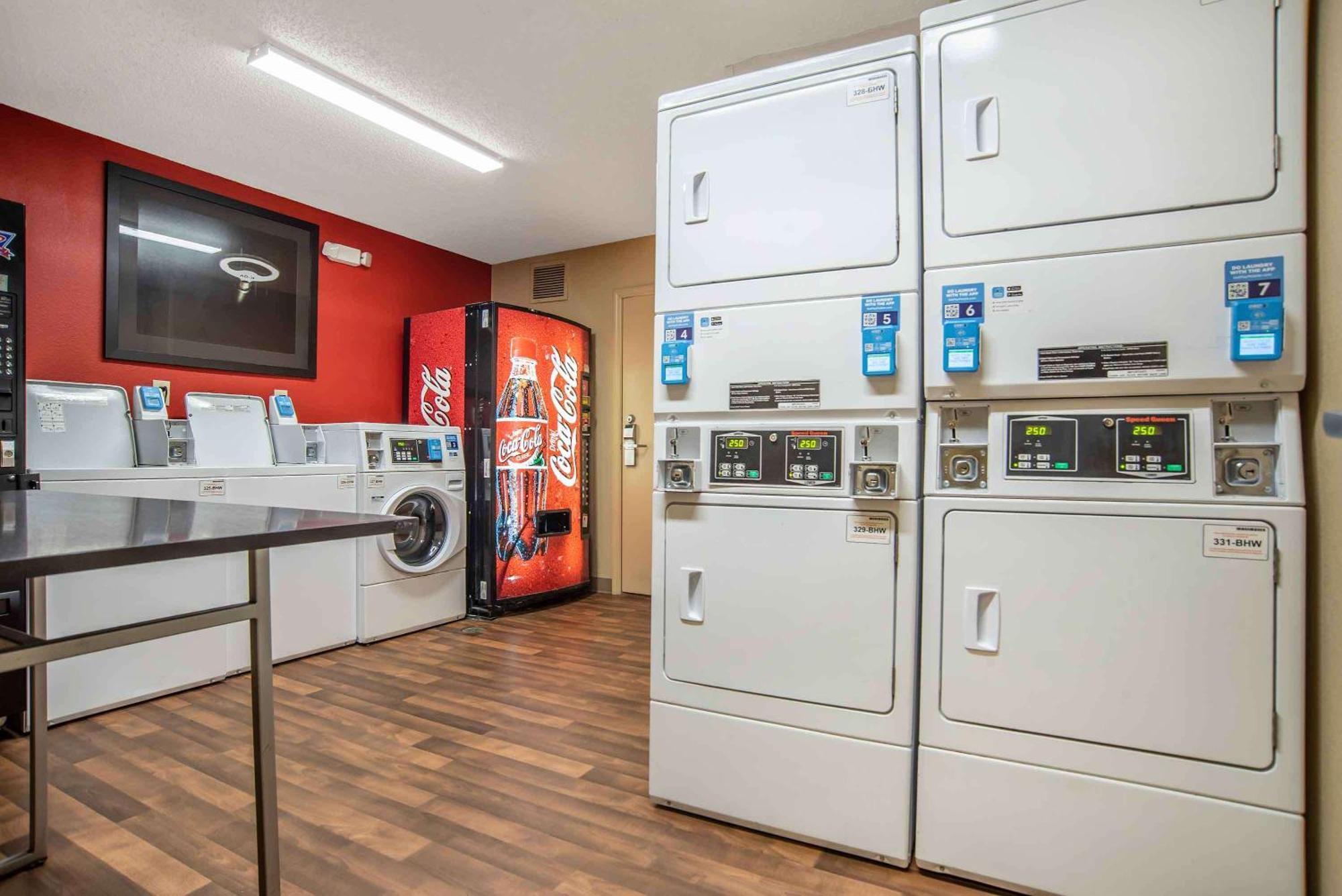 Suburban Studios Montgomery East I-85 Экстерьер фото