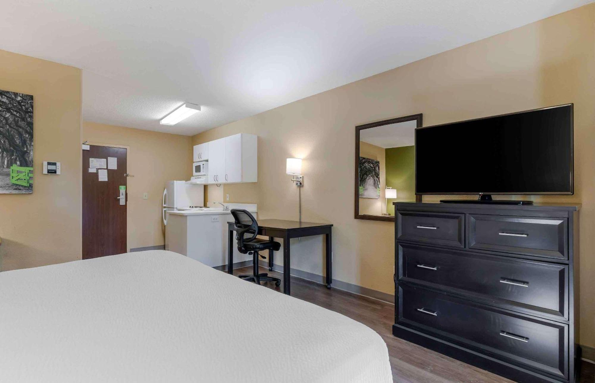 Suburban Studios Montgomery East I-85 Экстерьер фото