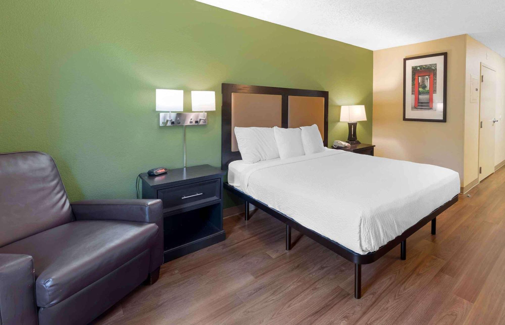Suburban Studios Montgomery East I-85 Экстерьер фото