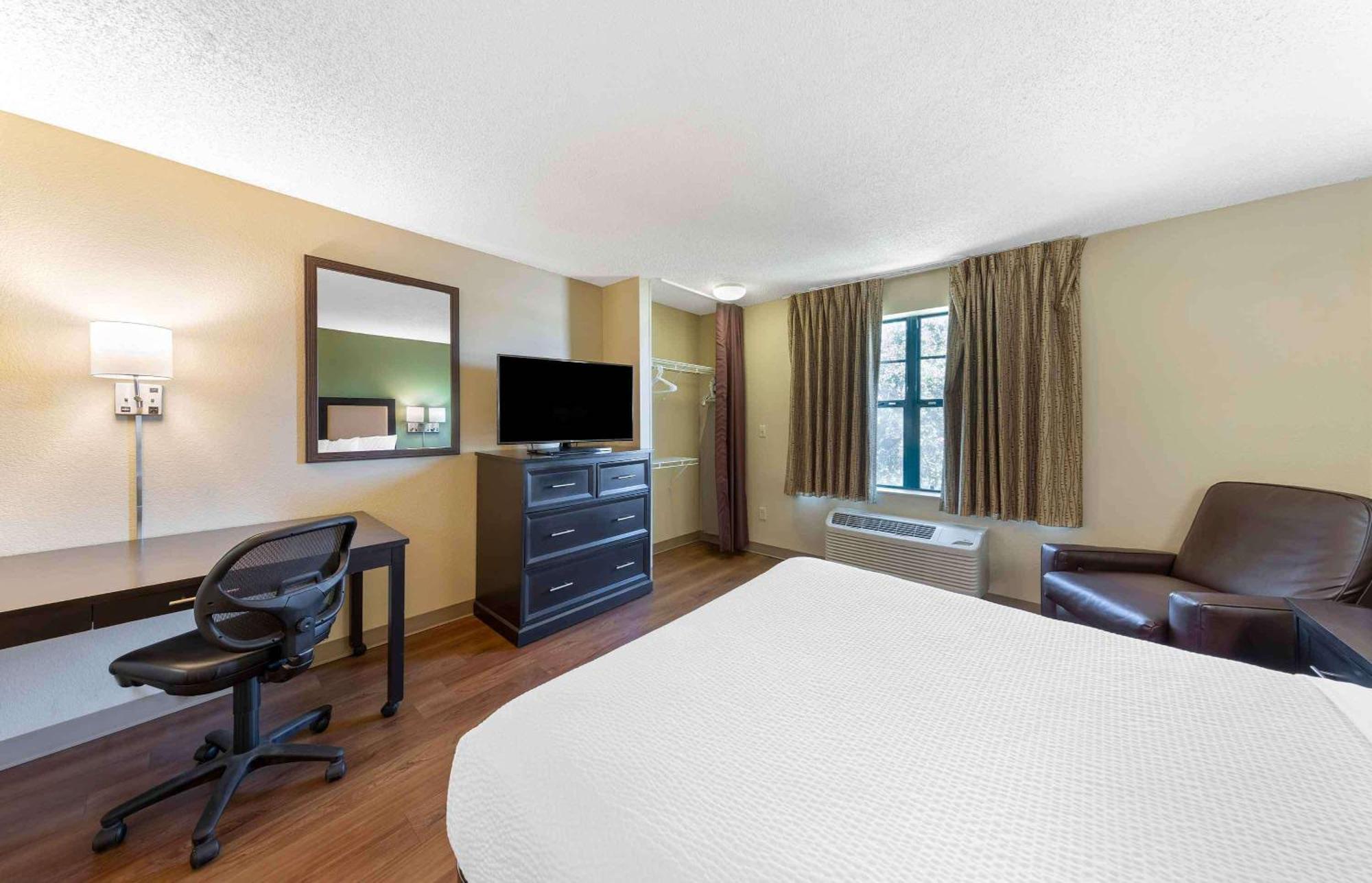 Suburban Studios Montgomery East I-85 Экстерьер фото