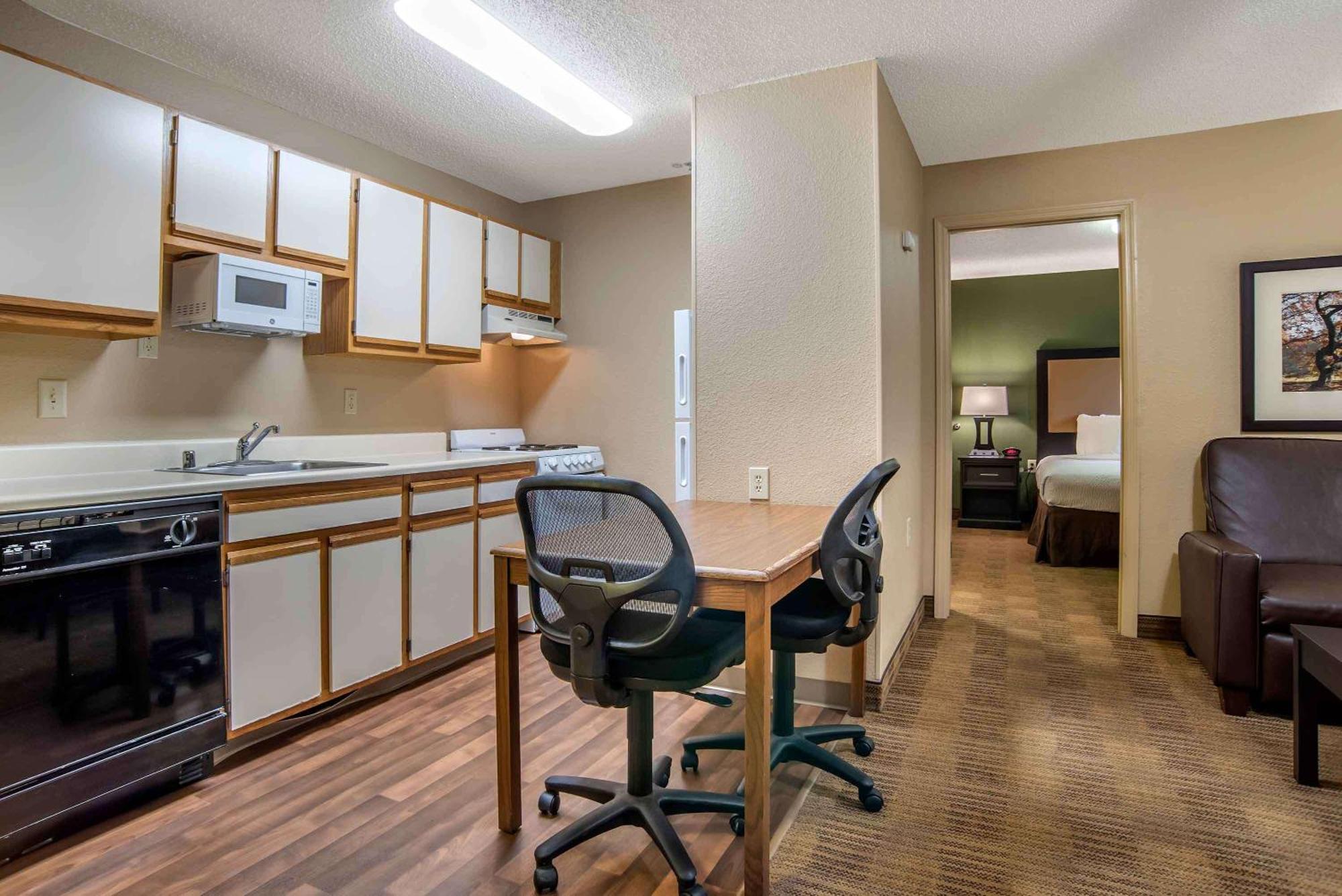 Suburban Studios Montgomery East I-85 Экстерьер фото