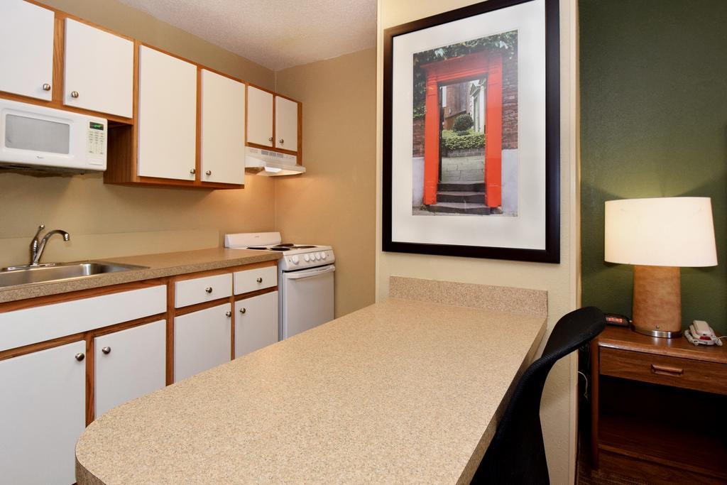 Suburban Studios Montgomery East I-85 Экстерьер фото