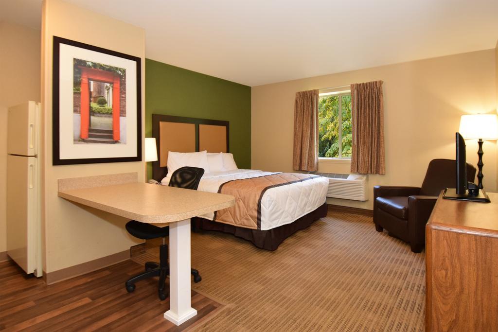 Suburban Studios Montgomery East I-85 Экстерьер фото