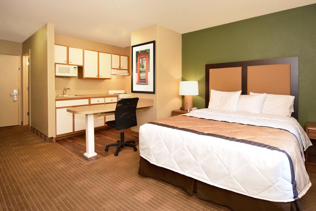 Suburban Studios Montgomery East I-85 Экстерьер фото