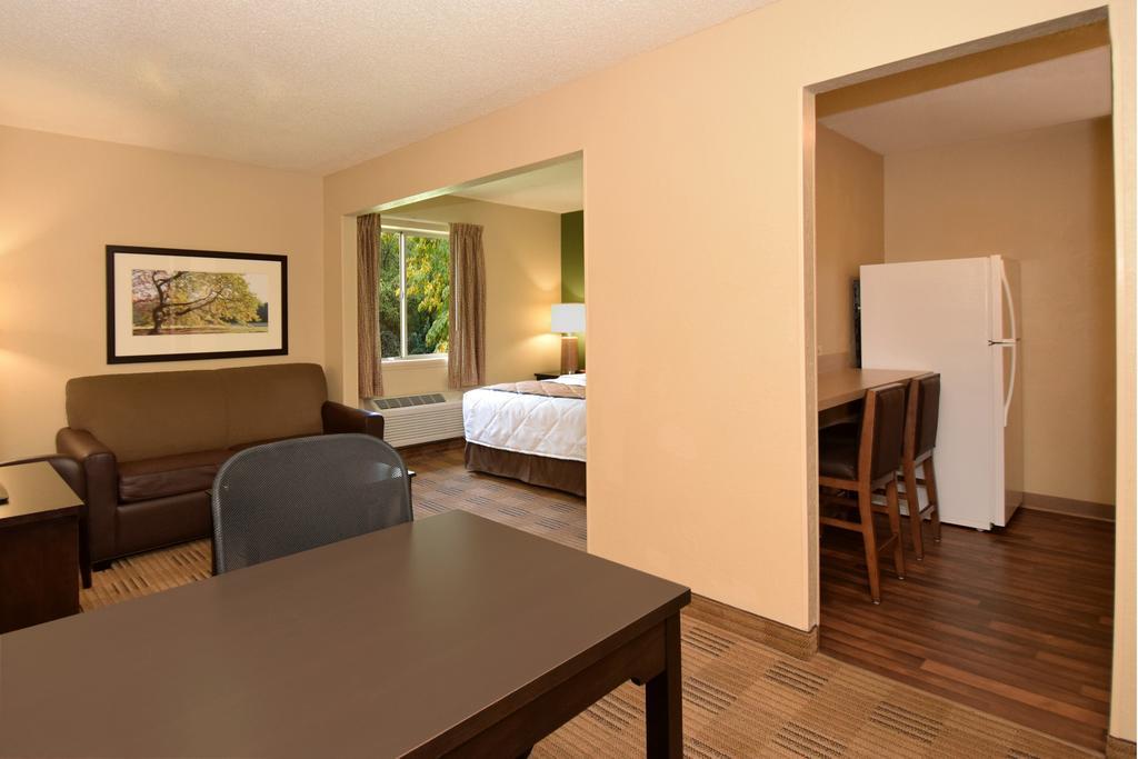 Suburban Studios Montgomery East I-85 Экстерьер фото
