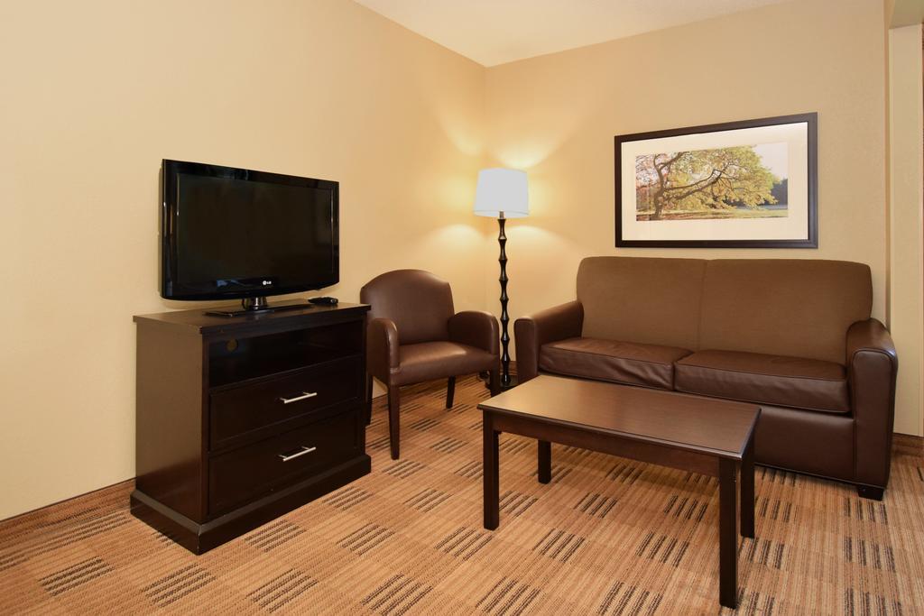 Suburban Studios Montgomery East I-85 Экстерьер фото