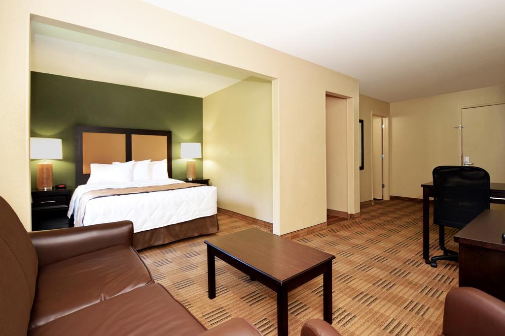 Suburban Studios Montgomery East I-85 Экстерьер фото