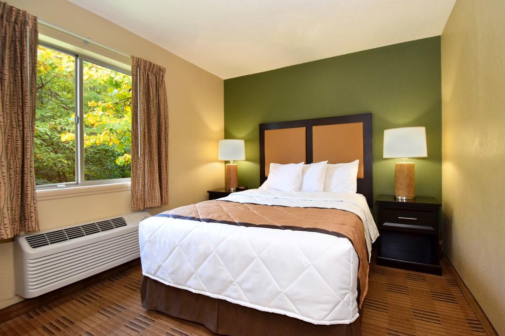 Suburban Studios Montgomery East I-85 Экстерьер фото